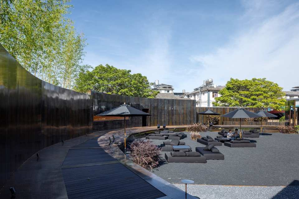 咖啡廳設計,咖啡廳設計案例,咖啡廳設計方案,酒吧設計,威士忌酒吧,日咖夜酒空間,咖啡廳裝修,戶外開放式咖啡廳酒吧,大理,大理EASEPARK日咖夜酒,邊緣計劃建築工作室