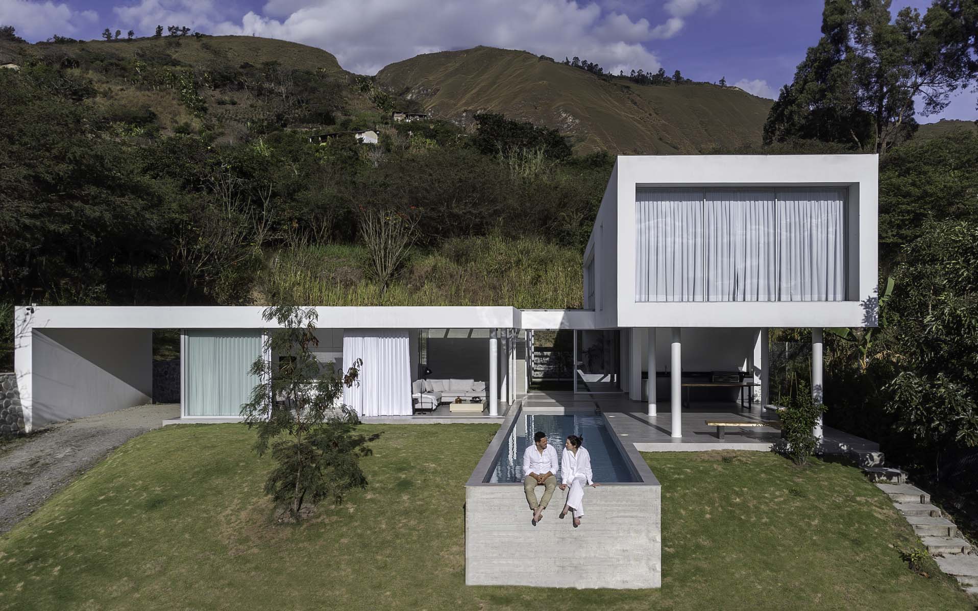 Alvariño & Felipe Arquitectos,住宅設計,別墅設計案例,厄瓜多爾,極簡主義,極簡風格別墅,350㎡,山景別墅,全開放式別墅