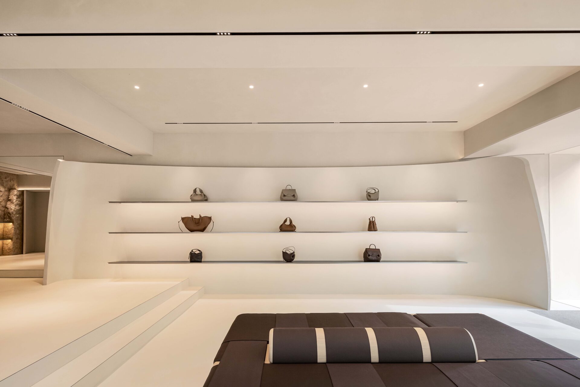 WGNB,手提包店設計案例,旗艦店設計,手提包店設計方案,極簡風格,首爾,POLÈNE,極簡主義