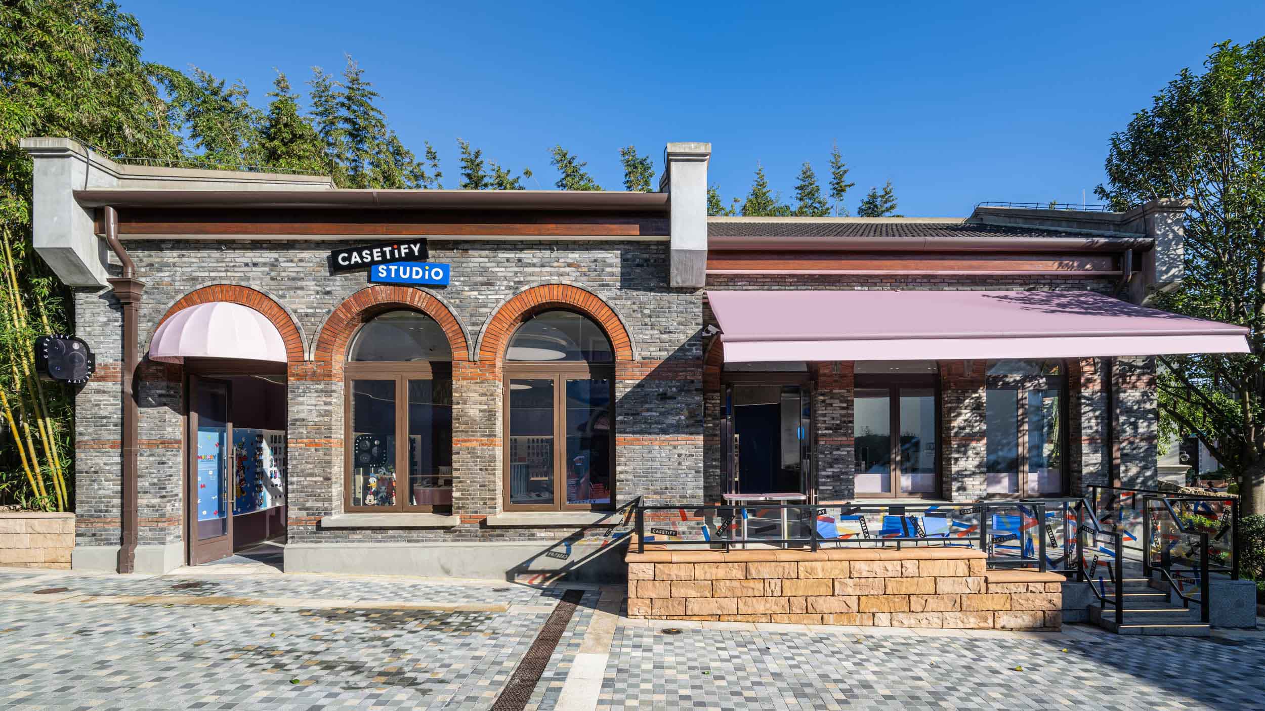 零售店設計,創意零售店,商店設計,主題零售店設計,趣味零售店,手機殼零售店,零售店設計案例,零售店設計方案,CASETiFY STUDiO上海迪士尼小鎮店,上海,hcreates罕創建築設計