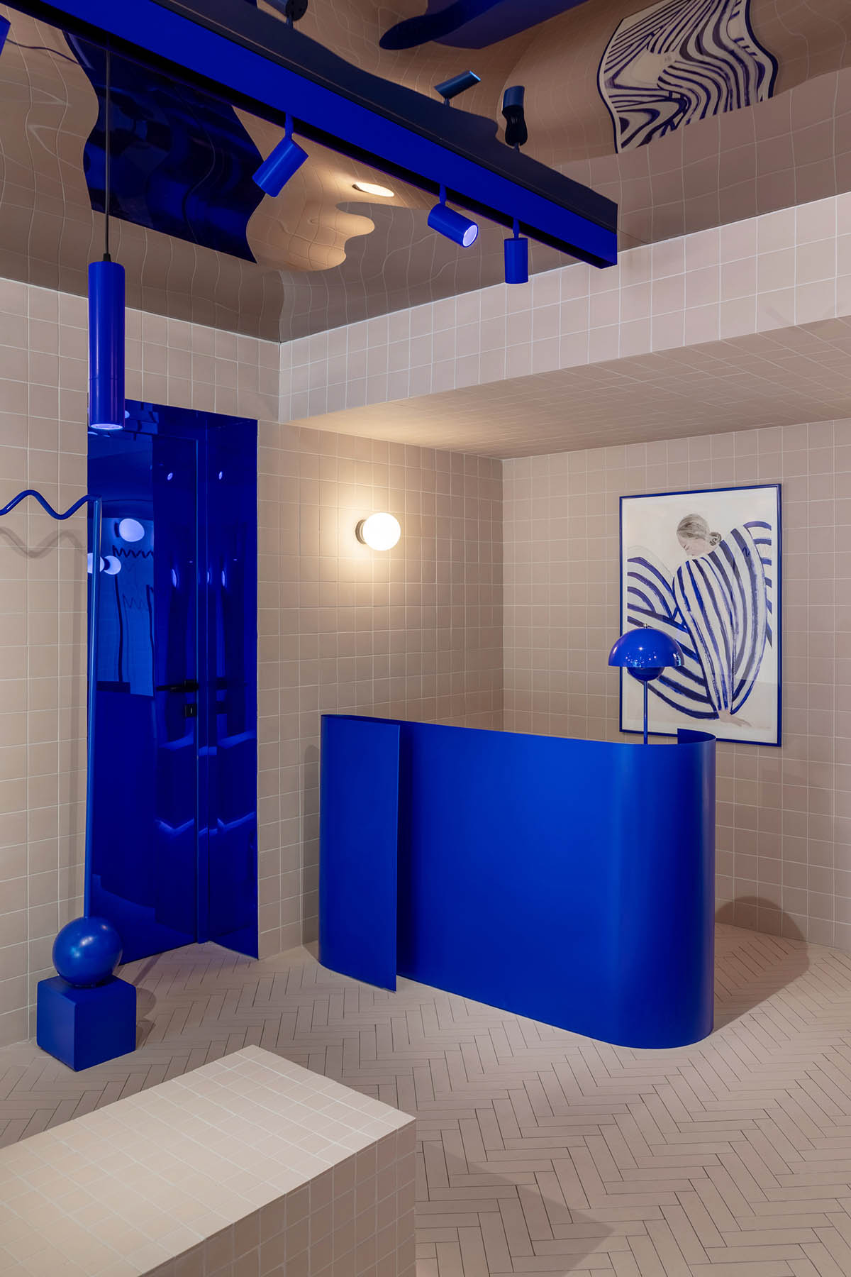 零售店設計,IOG Arhitectura,服裝店設計,街邊服裝店,羅馬尼亞,22㎡,服裝零售店設計案例,服裝零售店設計方案