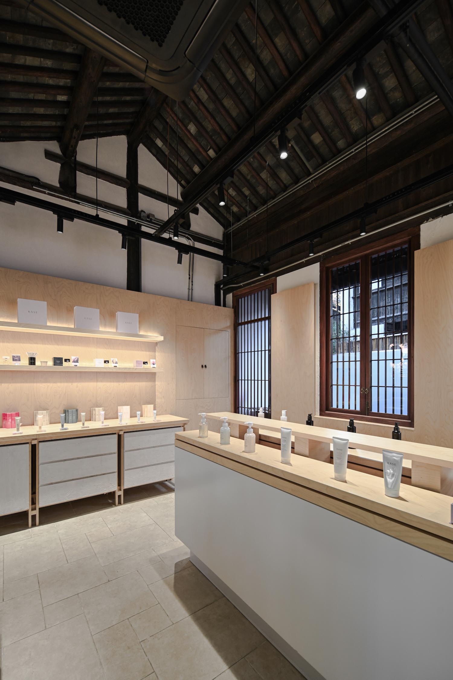 STUDIO 4/301,無錫,零售店設計,化妝品店設計案例,化妝品店設計方案,建築改造,極簡主義,極簡風格,KASE化妝品零售店