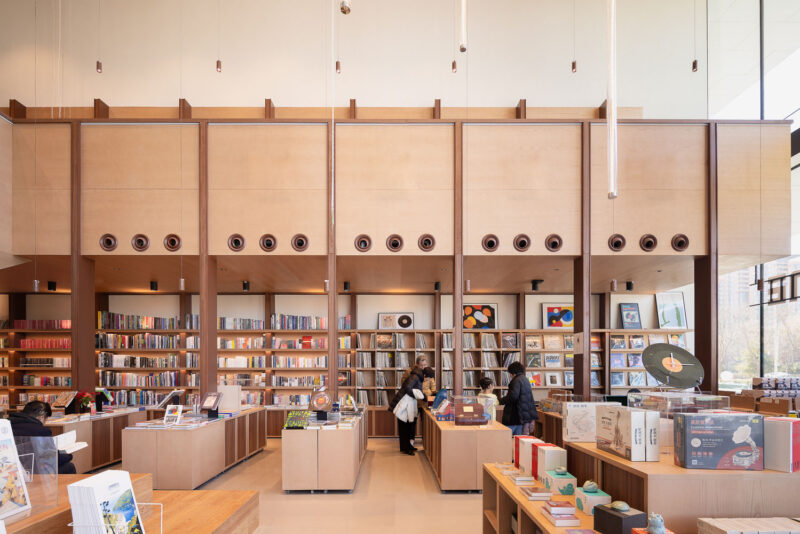 llLab. 敘向建築 | 400㎡，北京北辰薈PAGEONE黑膠概念店