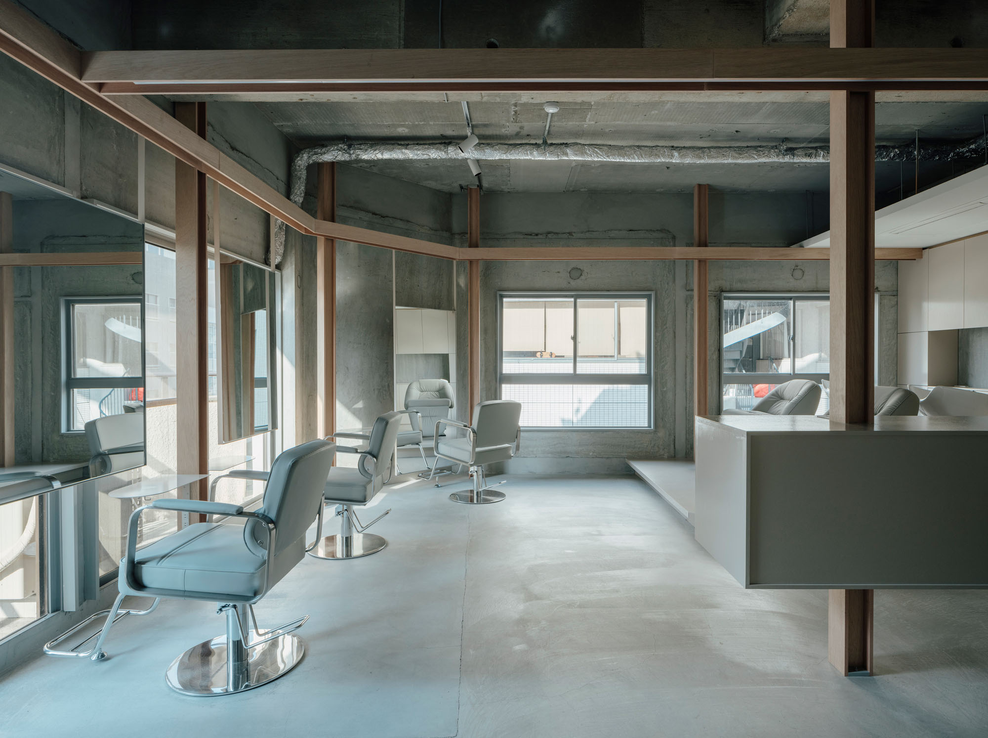 理發店設計,理發店設計案例,創意理發店,社區理發店,理發店設計方案,美發沙龍空間,FATHOM,日本,廣島,極簡風格,極簡主義,qiyu Hair Salon