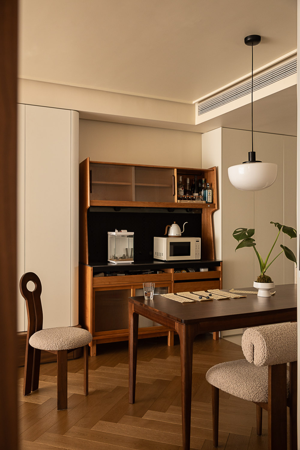 100㎡住宅設計,100㎡,住宅設計案例,家裝設計,複古風住宅,精裝房改造,現代風格家裝設計,公寓設計,住宅設計案例,住宅設計方案,上海,複古與自然的碰撞-用細節編織生活的溫度,示覺設計