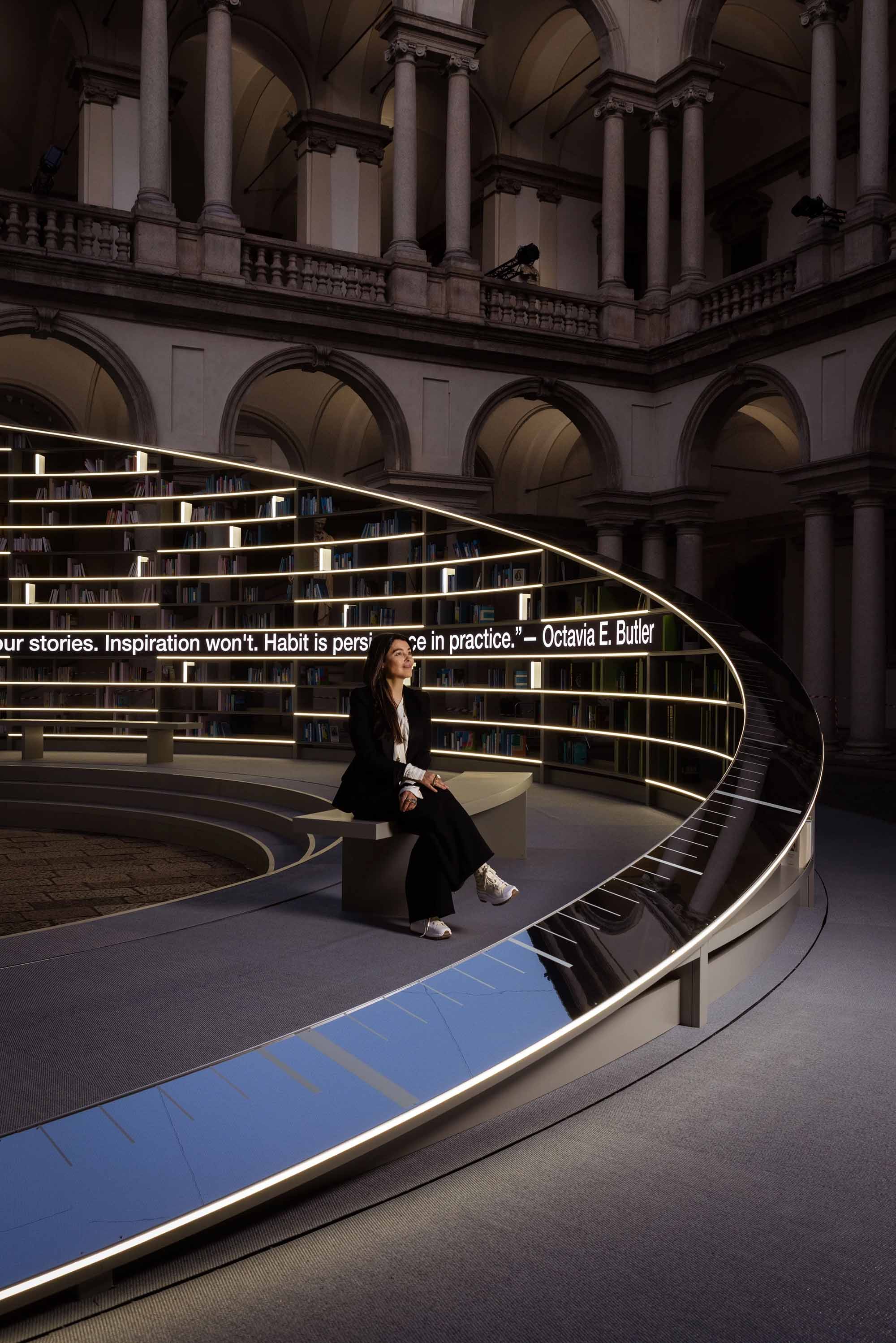 2025米蘭設計周,米蘭設計周,Es Devlin,光之圖書館,設計周,意大利,米蘭,布雷拉美術館