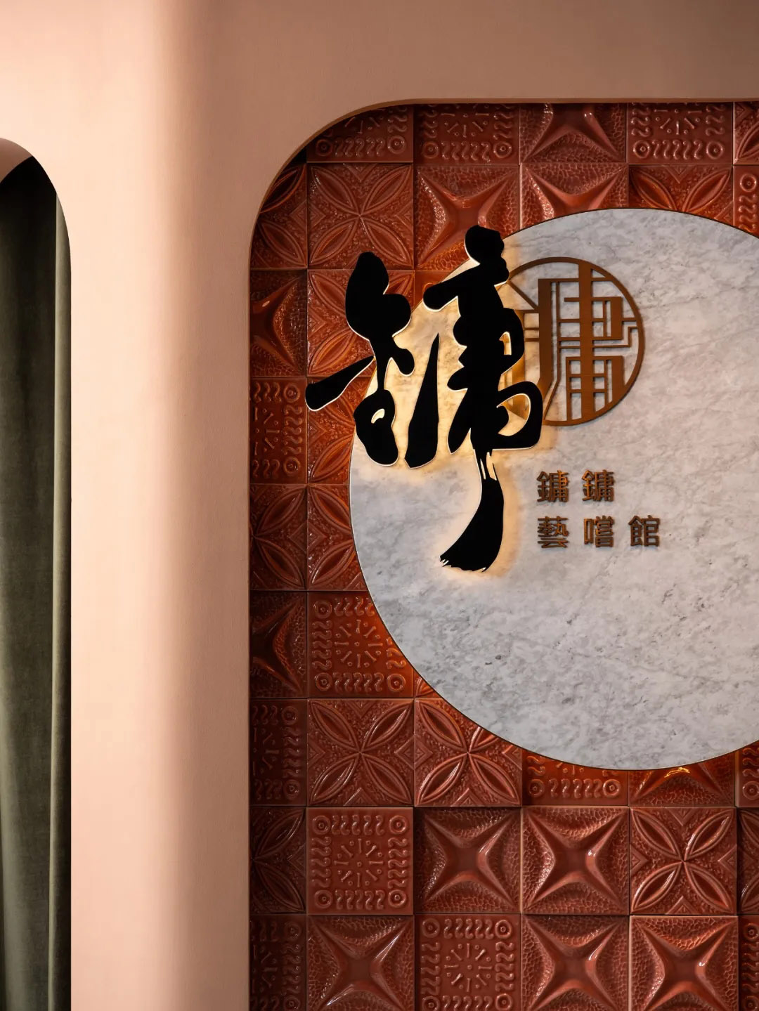 餐廳設計,休閑餐廳設計,餐廳設計案例,餐廳設計方案,燒鵝餐廳設計,港式餐廳設計,香港燒鵝餐廳,高端餐廳設計,香港,香港太古坊Yung's Bistro 鏞鏞·藝嚐館餐廳,Lim+Lu林子設計