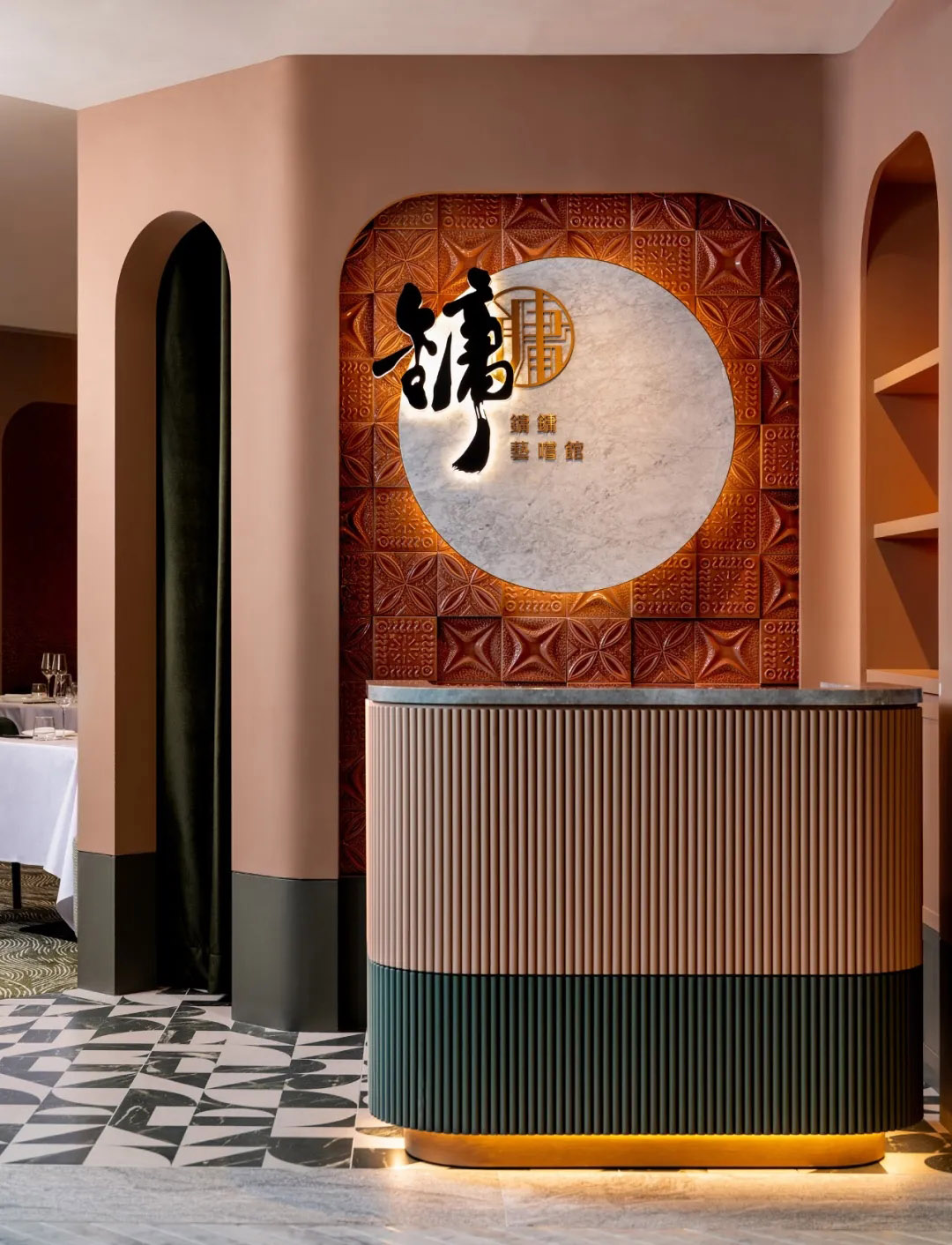 餐廳設計,休閑餐廳設計,餐廳設計案例,餐廳設計方案,燒鵝餐廳設計,港式餐廳設計,香港燒鵝餐廳,高端餐廳設計,香港,香港太古坊Yung's Bistro 鏞鏞·藝嚐館餐廳,Lim+Lu林子設計