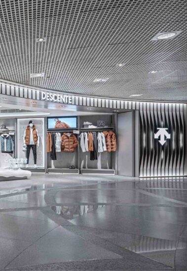 STILL YOUNG尚洋藝術 | DESCENTE迪桑特香港海港城店