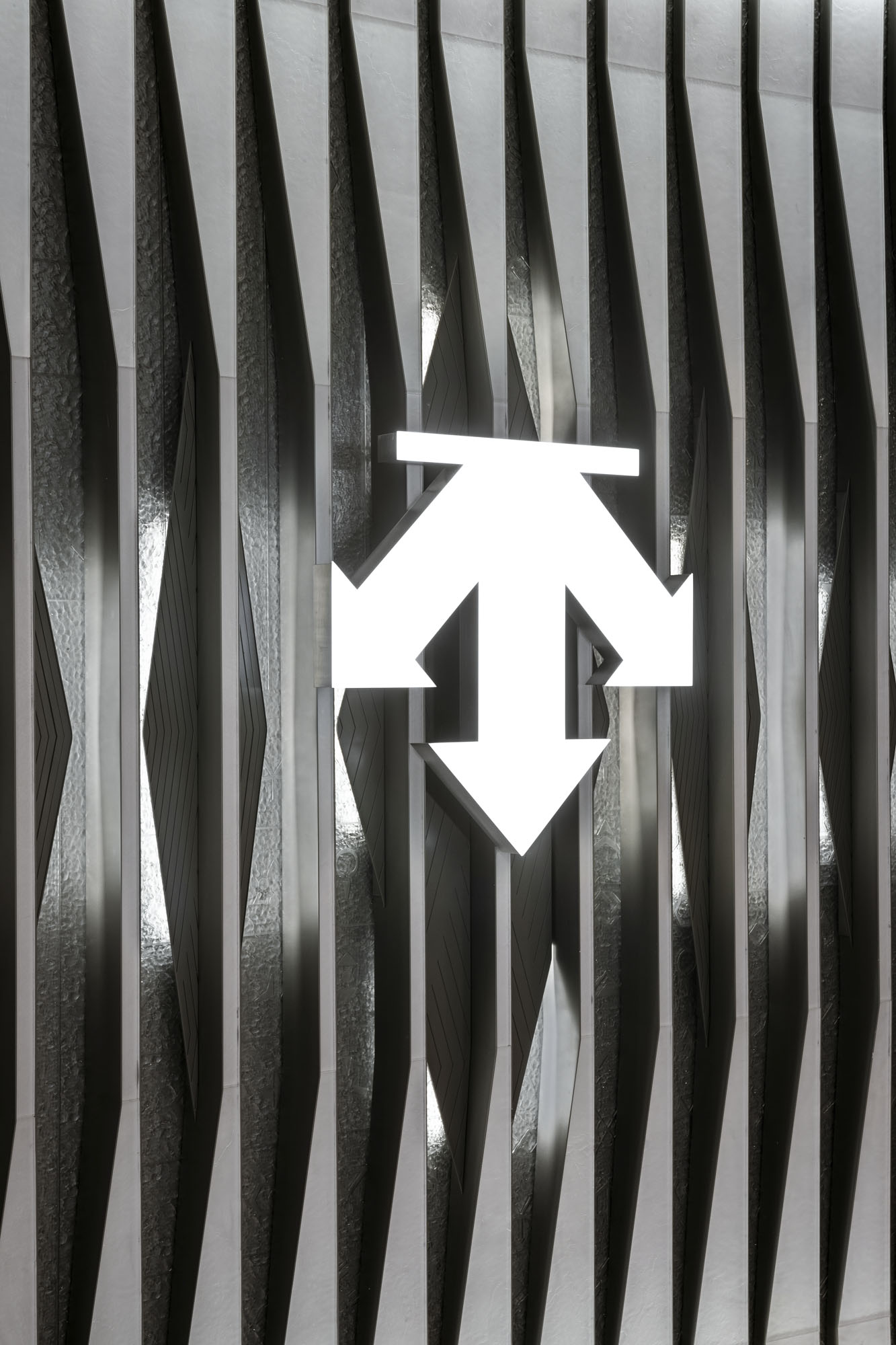 服裝店設計,零售店設計,戶外服裝零售店,服裝店設計案例,服裝店設計方案,創意零售店設計,DESCENTE迪桑特香港海港城店,DESCENTE迪桑特,香港,STILLYOUNG尚洋藝術