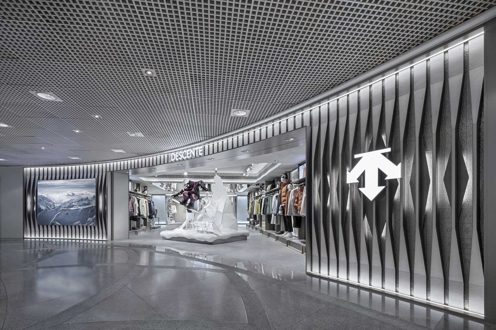 服裝店設計,零售店設計,戶外服裝零售店,服裝店設計案例,服裝店設計方案,創意零售店設計,DESCENTE迪桑特香港海港城店,DESCENTE迪桑特,香港,STILLYOUNG尚洋藝術