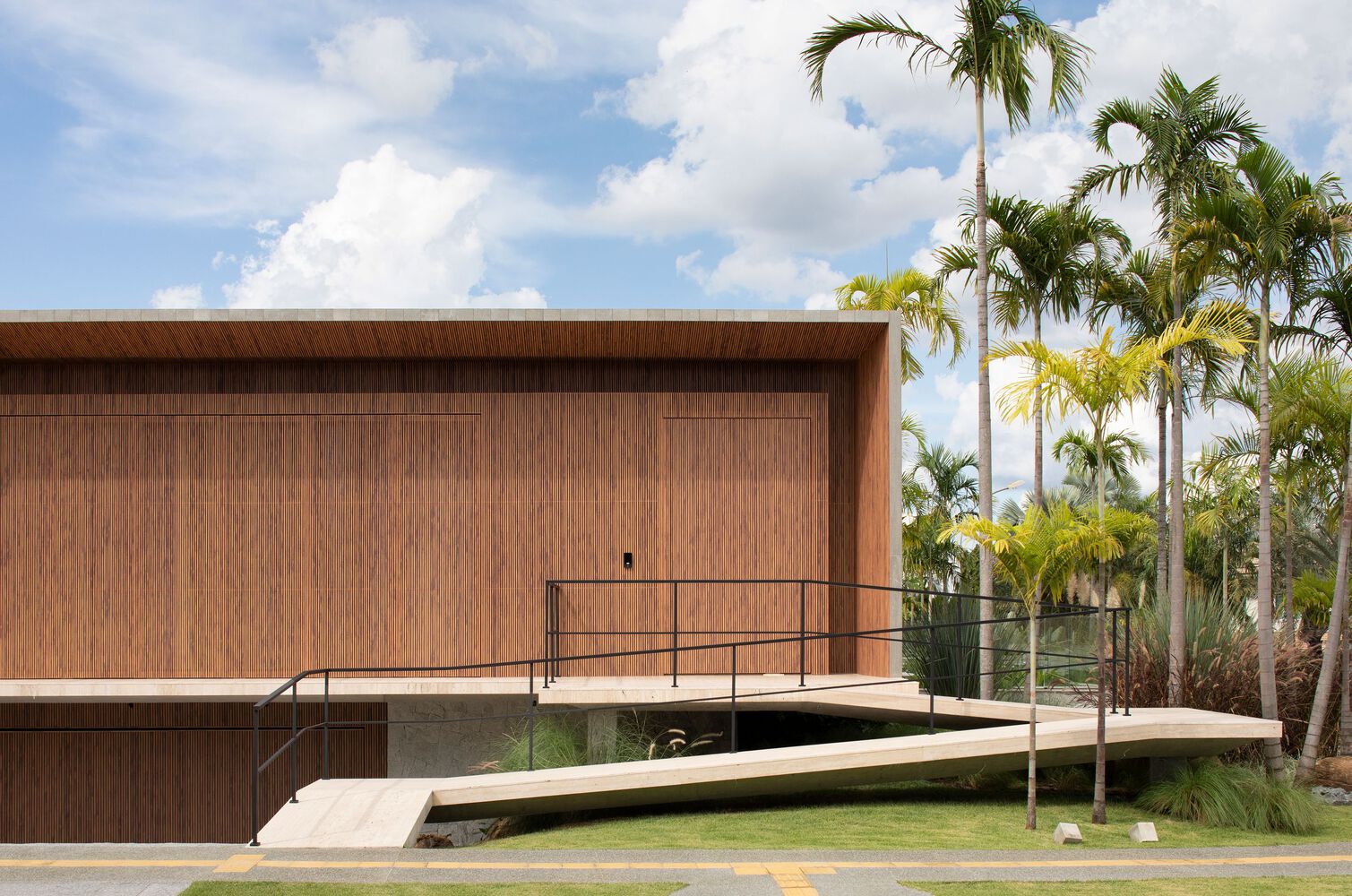 別墅設計,Leo Romano,原木風別墅,別墅設計案例,別墅設計方案,巴西,極簡主義,極簡風格別墅,景觀別墅