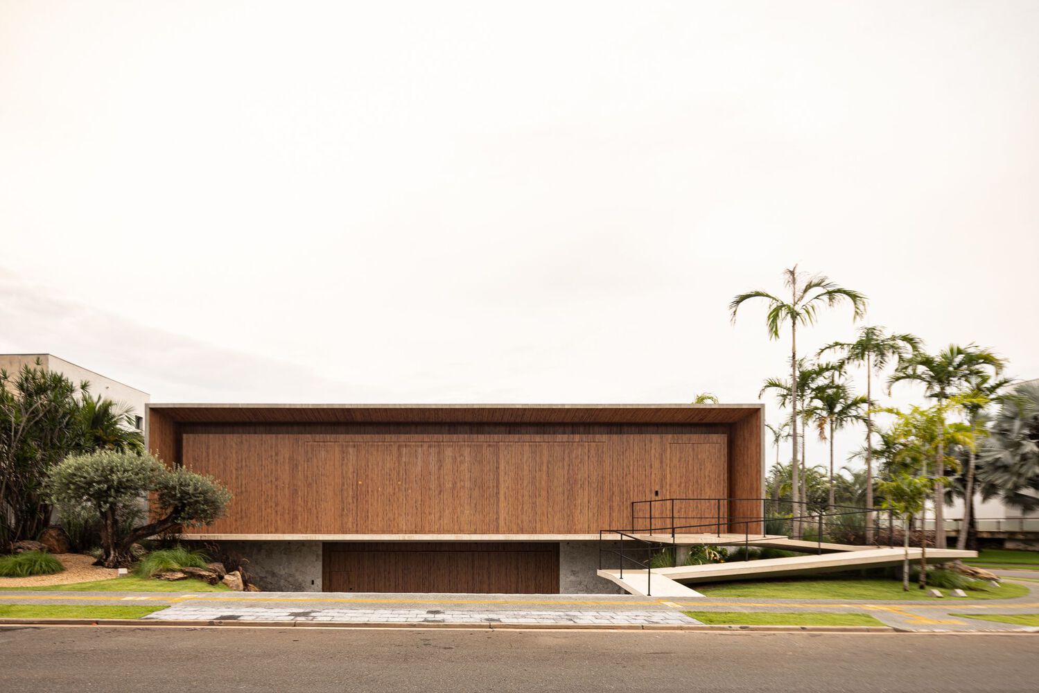 別墅設計,Leo Romano,原木風別墅,別墅設計案例,別墅設計方案,巴西,極簡主義,極簡風格別墅,景觀別墅