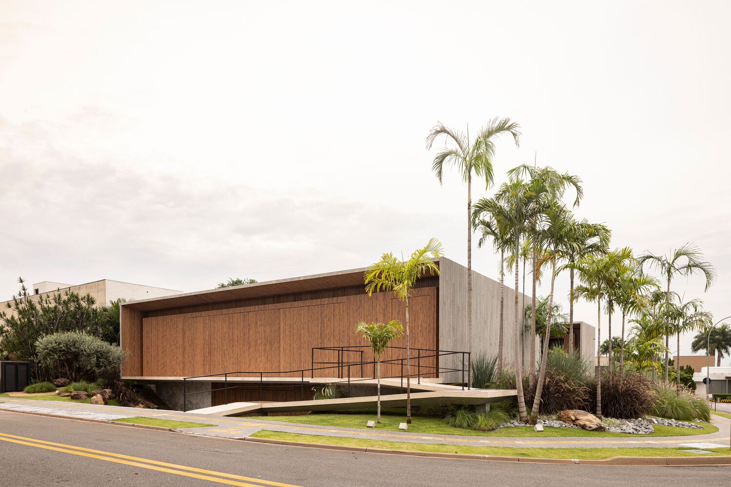 別墅設計,Leo Romano,原木風別墅,別墅設計案例,別墅設計方案,巴西,極簡主義,極簡風格別墅,景觀別墅