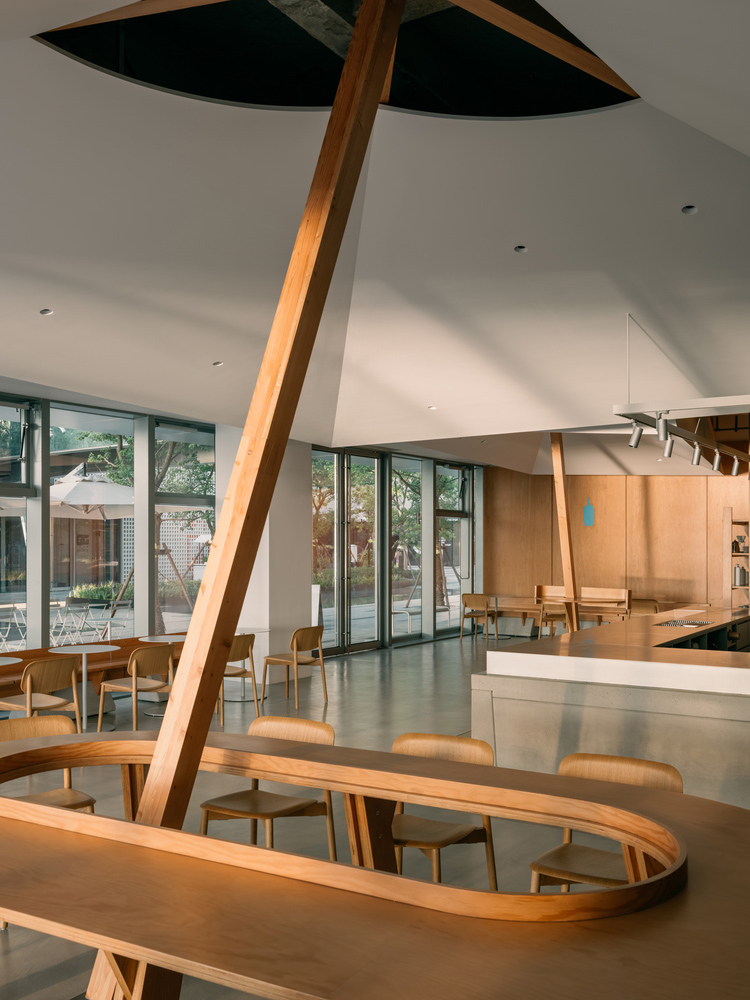 西濤設計工作室,咖啡廳設計案例,咖啡店設計,上海,小藍瓶咖啡,BLUE BOTTLE COFFEE,咖啡廳設計,小藍瓶咖啡店設計案例,網紅咖啡廳,創意咖啡店,上海西岸夢中心,atelier tao+c