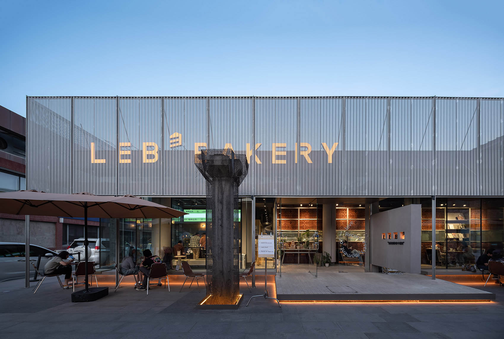 甜品店設計,創意園區甜品店,甜品店裝修,廠房改造,建築改造,甜品店設計案例,甜品店設計方案,西安LEB³甜品店,勒布立方大華1935,西安,MOS木石設計