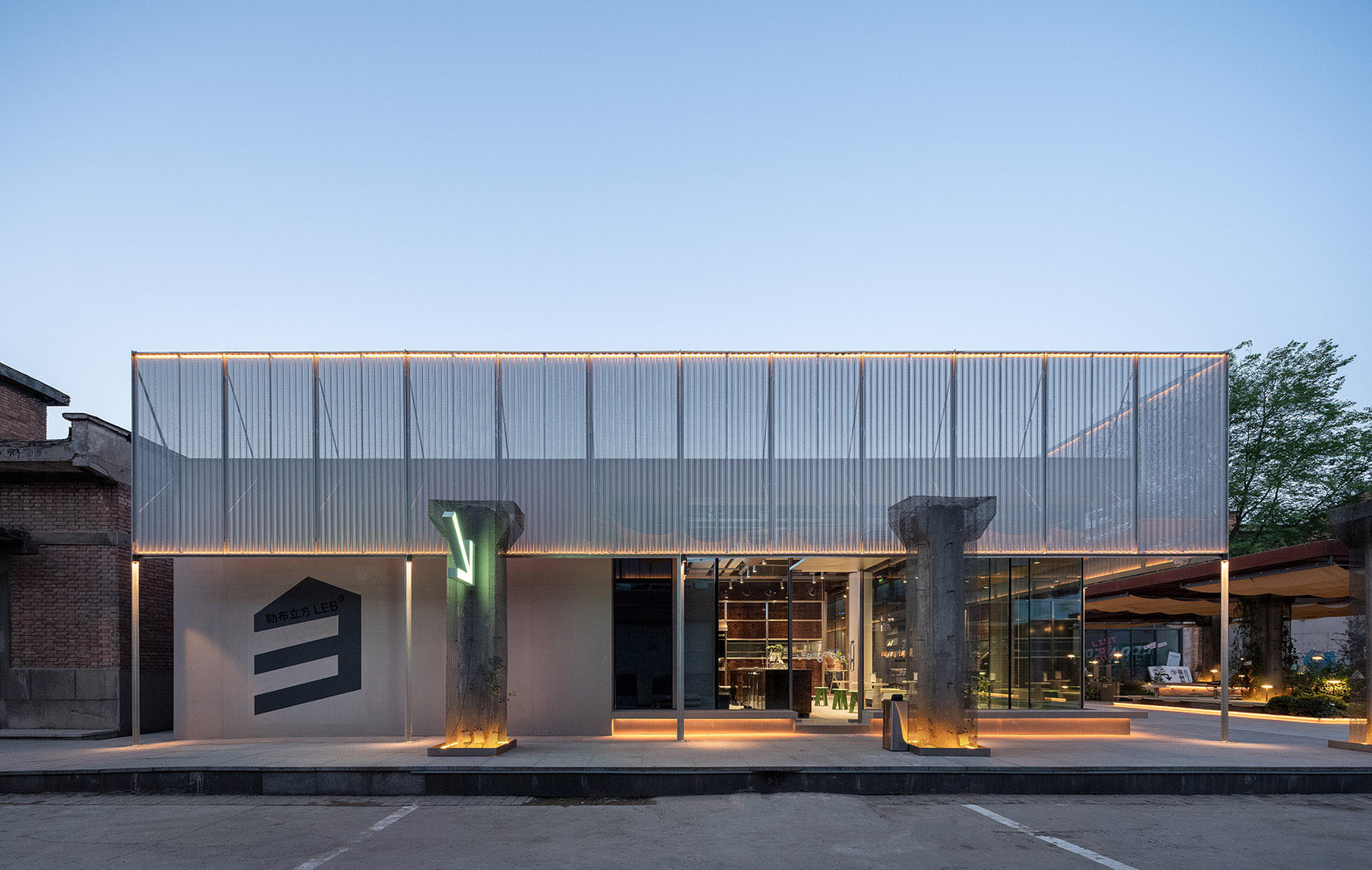 甜品店設計,創意園區甜品店,甜品店裝修,廠房改造,建築改造,甜品店設計案例,甜品店設計方案,西安LEB³甜品店,勒布立方大華1935,西安,MOS木石設計