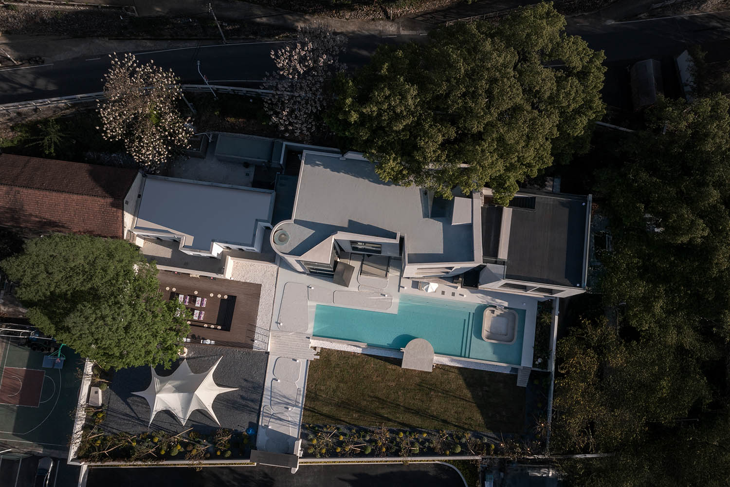 民宿設計,度假酒店設計,民宿設計案例,民宿設計方案,度假民宿,奶油風民宿,侘寂民宿,浙江桐廬民宿山川癮,浙江桐廬,時上建築空間設計,沈墨