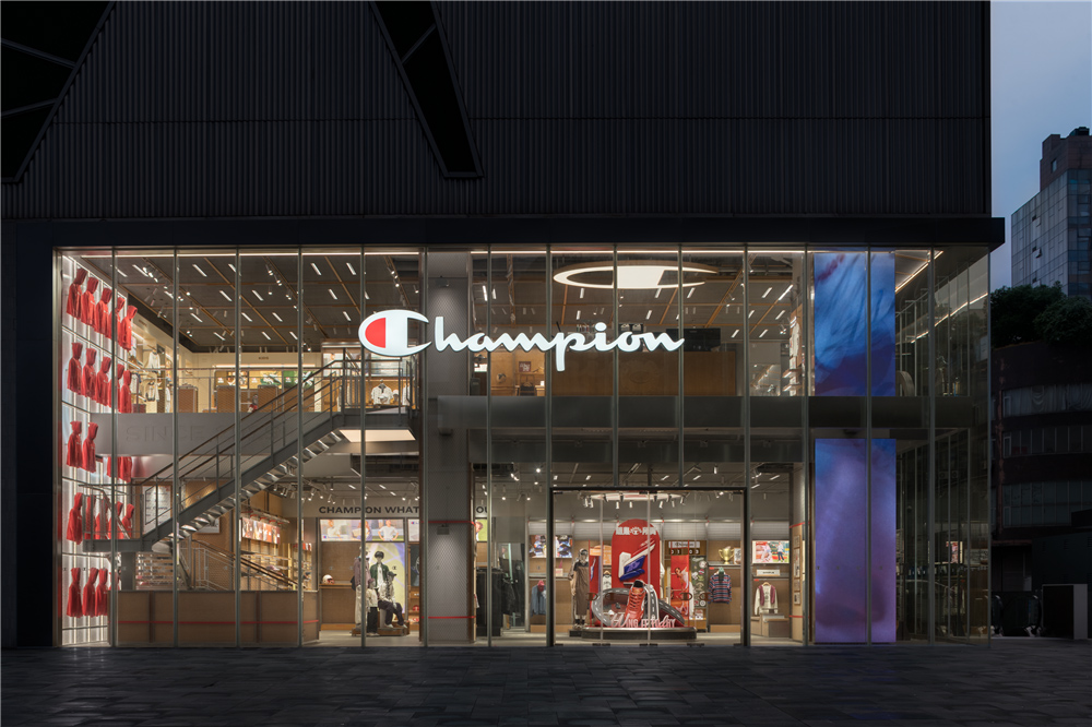 服裝店設計,服裝零售店,服裝旗艦店,旗艦店設計,商店設計,服裝店設計案例,服裝店設計方案,Champion,Champion成都旗艦店煥新升級,成都,立品設計