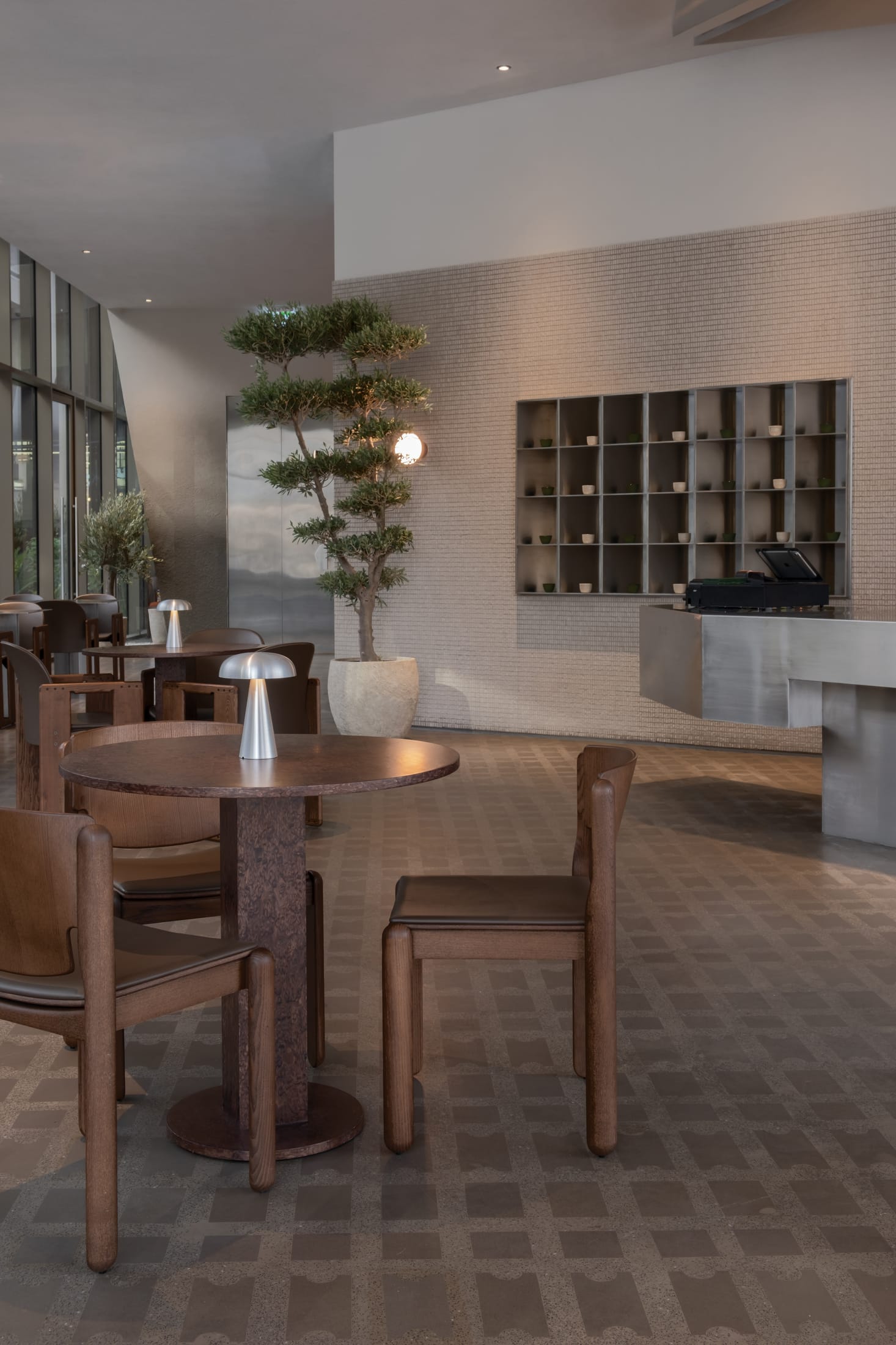 Studio Dua Abukhalaf,咖啡廳設計案例,咖啡店設計,迪拜,Como Lounge Café,咖啡廳設計,極簡風格咖啡店設計案例,創意咖啡店