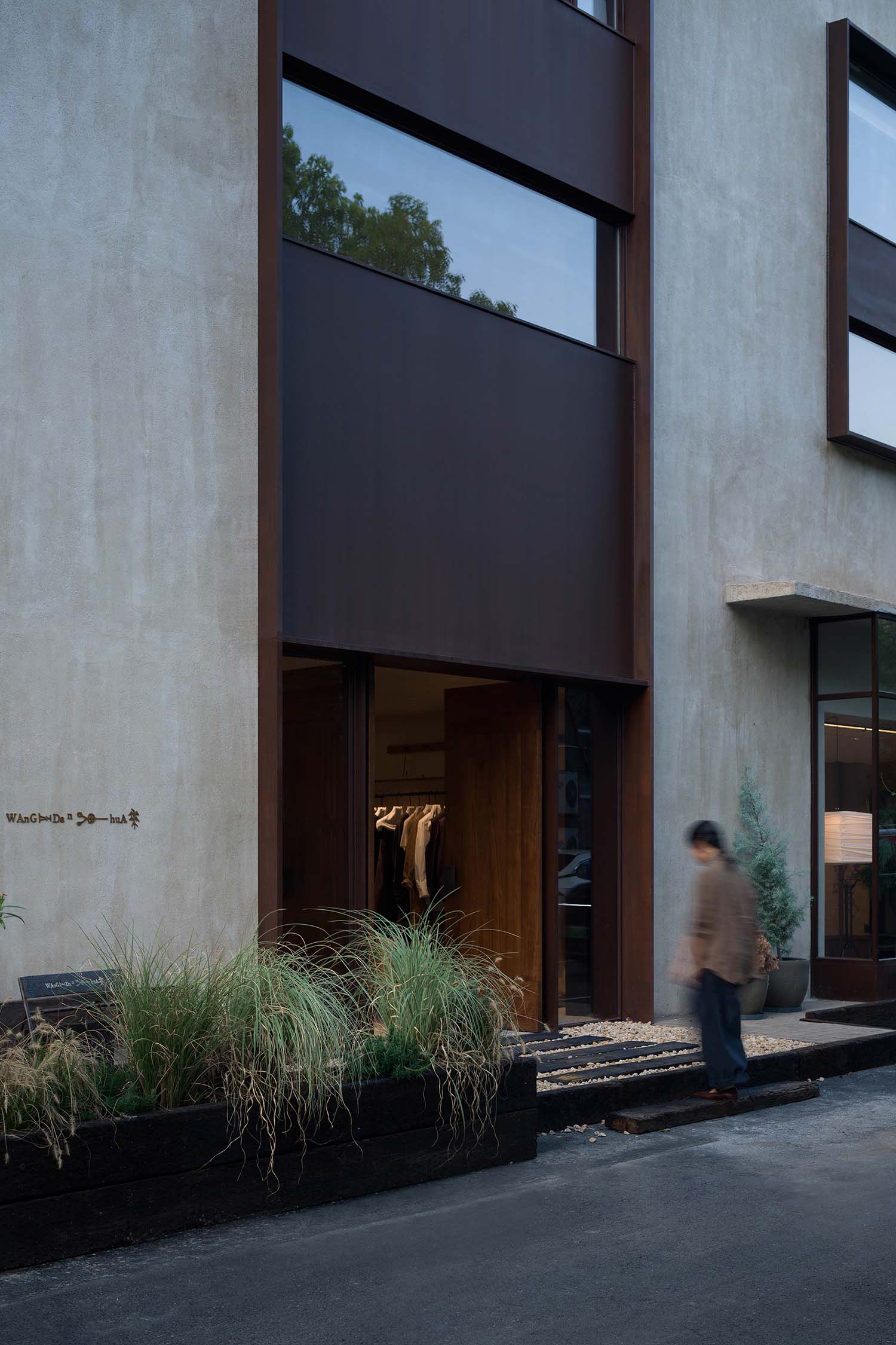 複合型商業空間,服裝零售店設計,彌生空間設計,廠房改造商業空間,服裝店設計案例,服裝店設計方案,零售店設計,杭州,王單華服裝集合店,彌生設計,經緯天地創意園