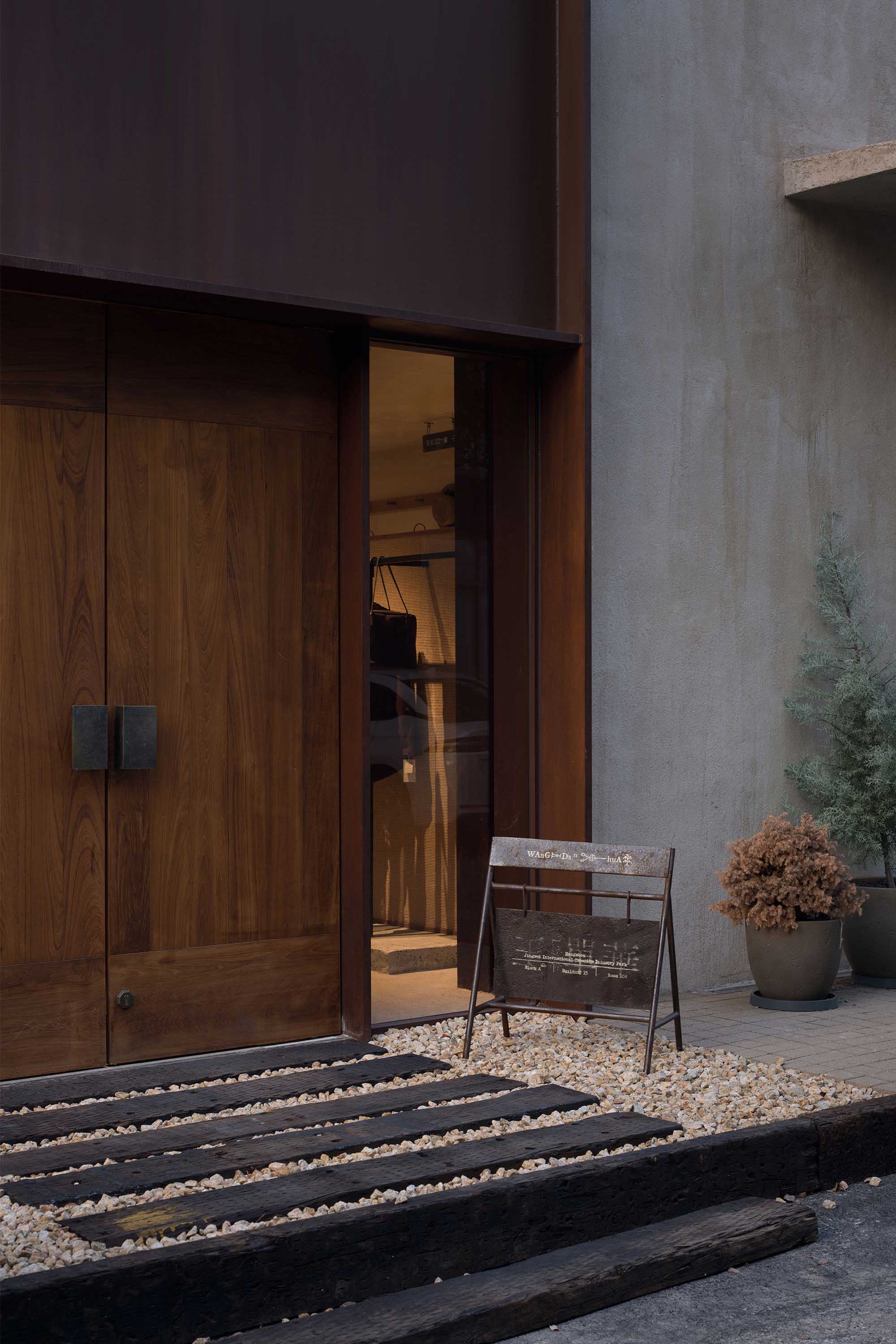 複合型商業空間,服裝零售店設計,彌生空間設計,廠房改造商業空間,服裝店設計案例,服裝店設計方案,零售店設計,杭州,王單華服裝集合店,彌生設計,經緯天地創意園