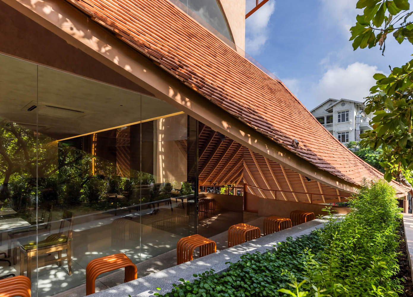 6717 Studio,咖啡廳設計案例,咖啡店設計,越南,胡誌明市,CHUK COFFEE,咖啡廳設計,極簡風格咖啡店設計案例,創意咖啡店