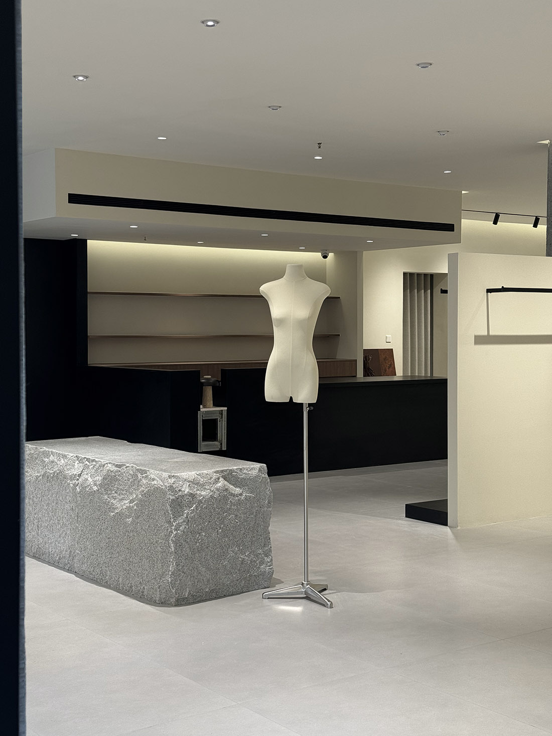 服裝店設計,服裝店設計案例,零售店設計,時裝店設計,服裝店設計方案,女裝店設計,女裝店,街邊服裝店設計,青島金和百瑞GOLDENBARRY麥島直營店,青島,UD-lab設計