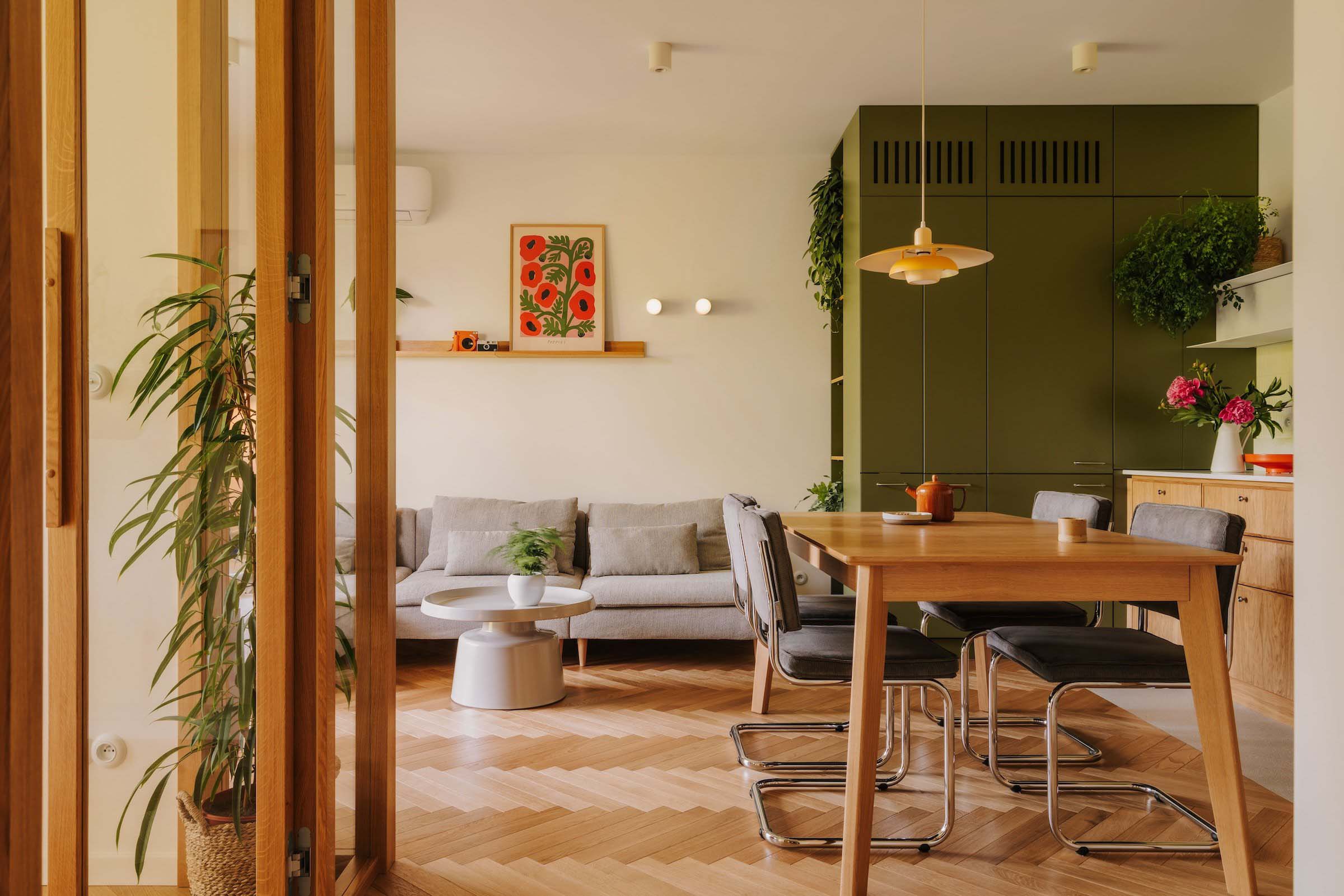 one desk,公寓設計,公寓設計案例,公寓裝修,原木色公寓設計,墨綠色,波蘭