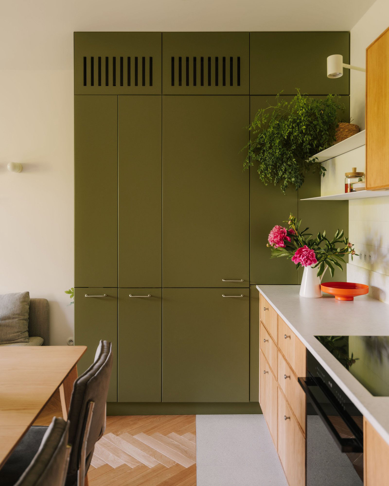 one desk,公寓設計,公寓設計案例,公寓裝修,原木色公寓設計,墨綠色,波蘭