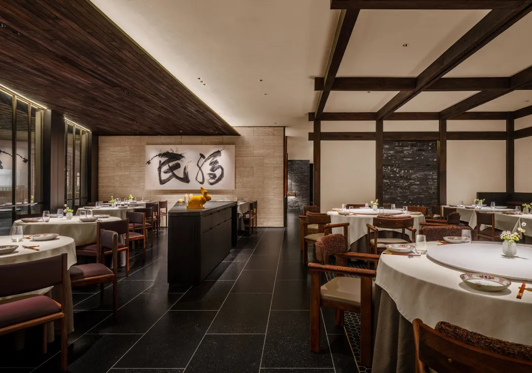 餐廳設計,高檔餐廳設計,餐廳設計案例,餐廳設計方案,餐廳裝修,主題餐廳設計,烤鴨店設計,國外餐廳設計,四季民福新加坡首店,新加坡,IN.X屋裏門外設計/吳為