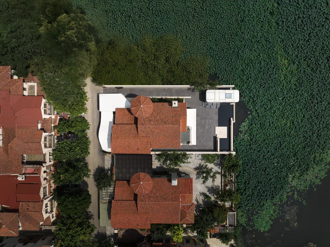 400㎡別墅設計,400㎡,別墅改造,舊宅翻新,別墅設計,別墅設計案例,別墅設計方案,住宅設計,現代風格別墅設計,天津老宅新生-湖畔疊境,天津,集見設計