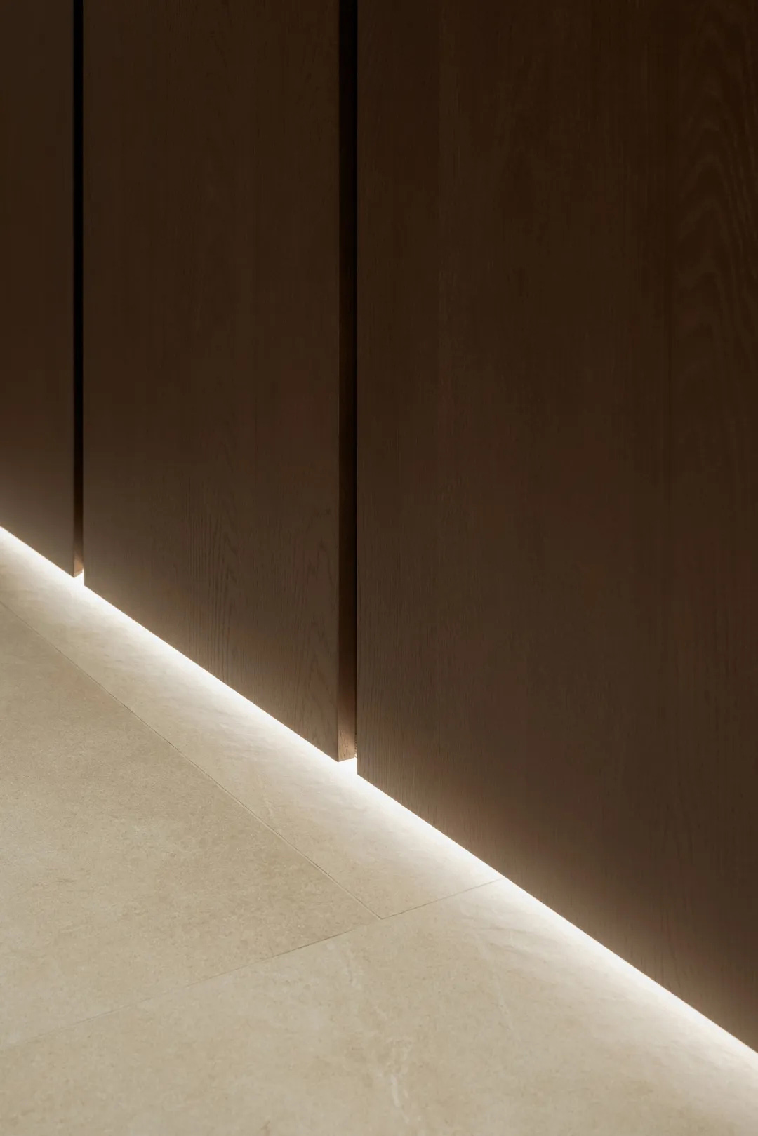 Bezmirno,公寓設計,公寓設計案例,烏克蘭,基輔,極簡風格公寓設計,極簡主義