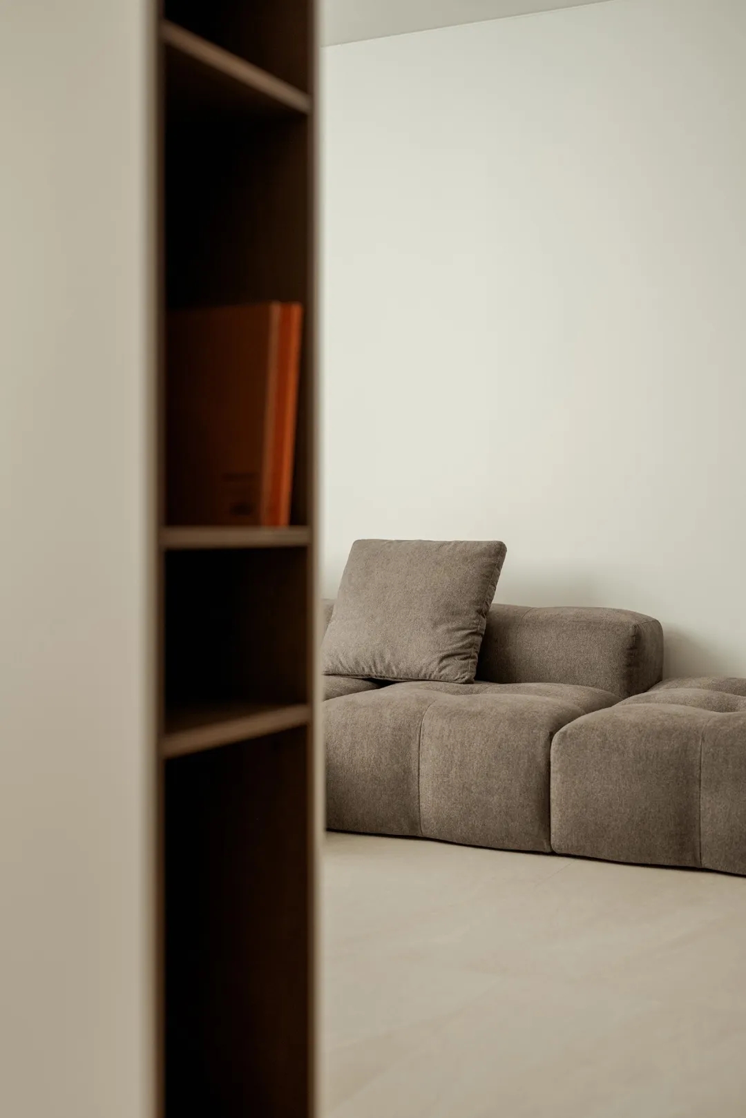 Bezmirno,公寓設計,公寓設計案例,烏克蘭,基輔,極簡風格公寓設計,極簡主義