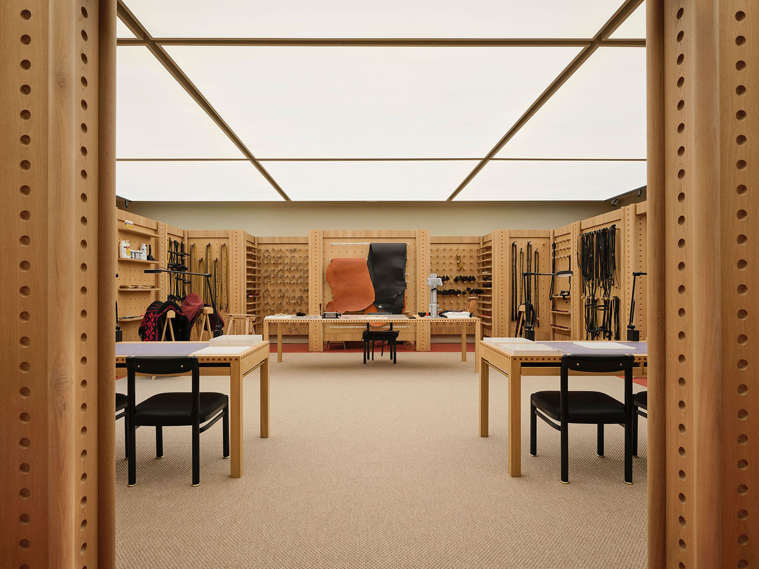 David/Nicolas,圖書館設計,馬術圖書館,阿布紮比皇家馬術藝術學院,馬鞍工坊,阿布紮比,圖書館書店設計案例,圖書館設計方案