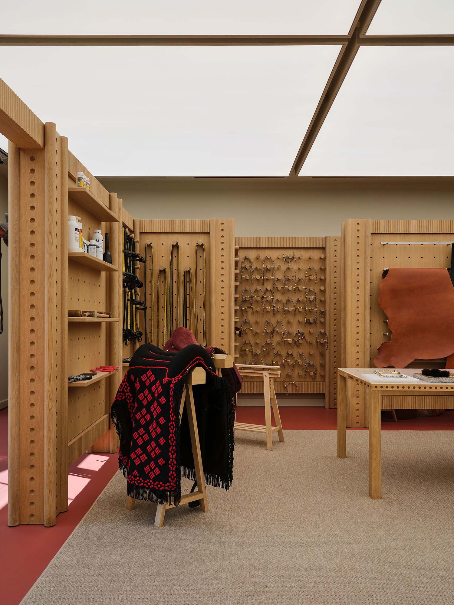 David/Nicolas,圖書館設計,馬術圖書館,阿布紮比皇家馬術藝術學院,馬鞍工坊,阿布紮比,圖書館書店設計案例,圖書館設計方案