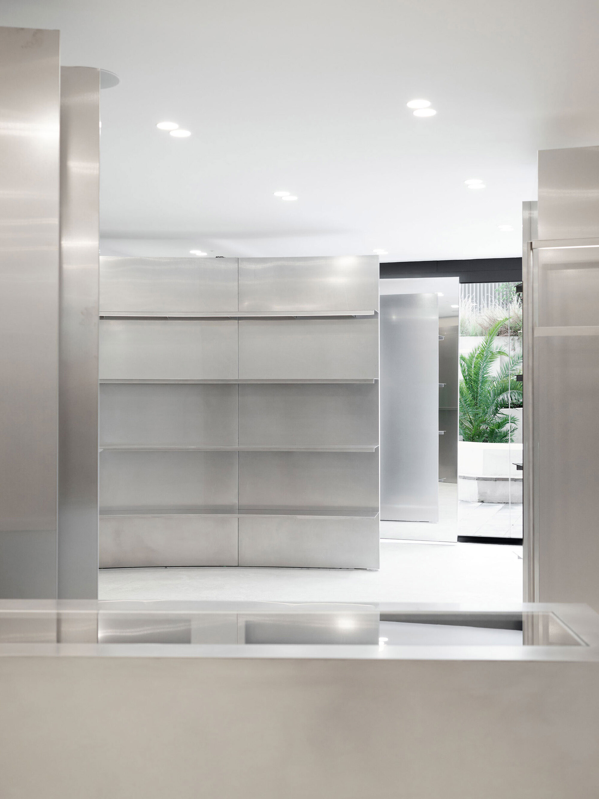 零售店設計,Marbella,服裝店設計,女裝店設計,街邊店設計,極簡主義服裝店,極簡風格零售店,Ekseption Store