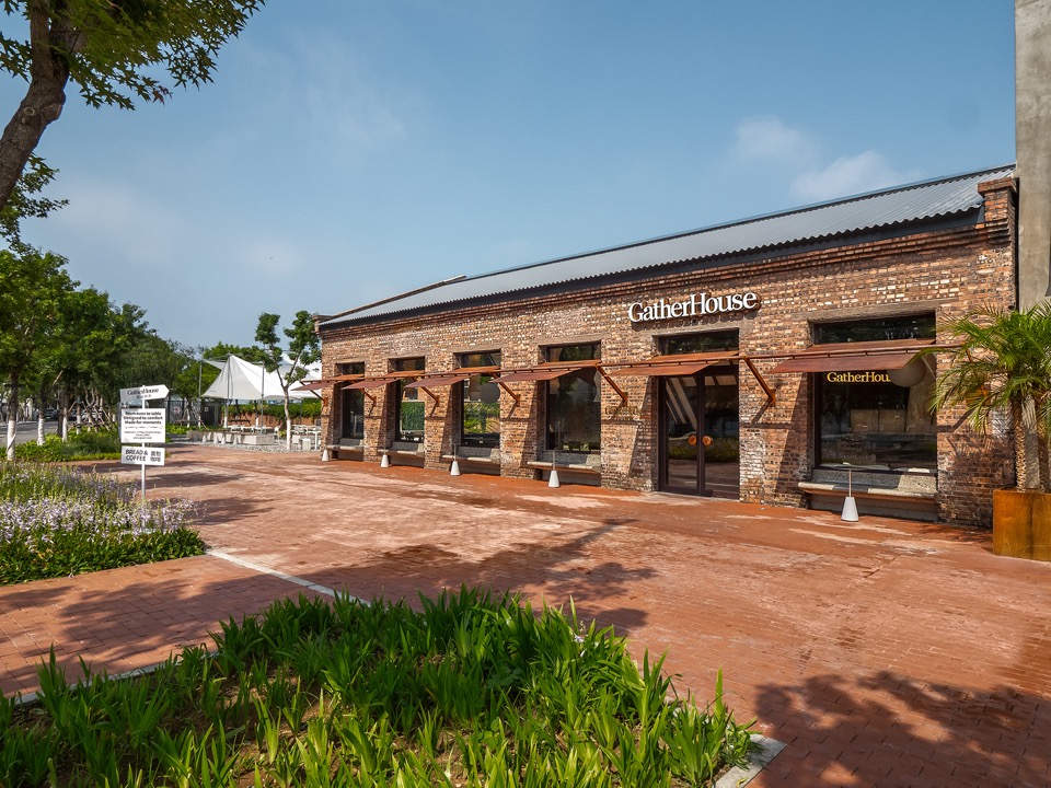 麵包店設計,烘焙店設計,創意麵包店,開放式麵包店,麵包店設計案例,麵包店設計方案,麵包店裝修,廠房改造麵包店,建築改造,河北秦皇島GatherHouse玖山合吉,河北秦皇島,山房築藝術設計