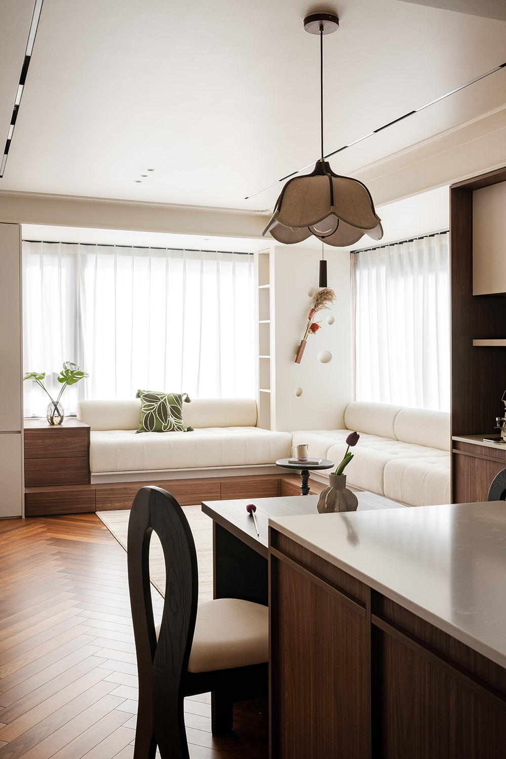 90㎡,住宅設計,公寓設計,小戶型設計,現代風格家裝設計,家裝設計,中古風公寓,住宅設計案例,住宅設計方案,三居≠擁擠！用中古骨架編織三口之家的溫暖日常,北京,赫茲設計