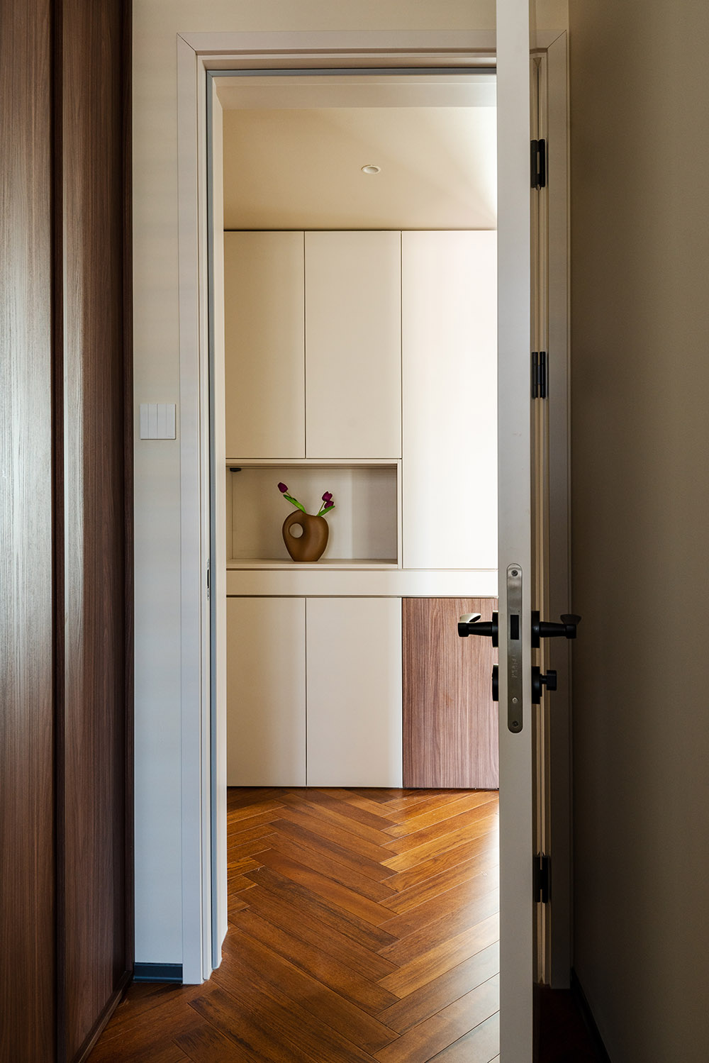 90㎡,住宅設計,公寓設計,小戶型設計,現代風格家裝設計,家裝設計,中古風公寓,住宅設計案例,住宅設計方案,三居≠擁擠！用中古骨架編織三口之家的溫暖日常,北京,赫茲設計