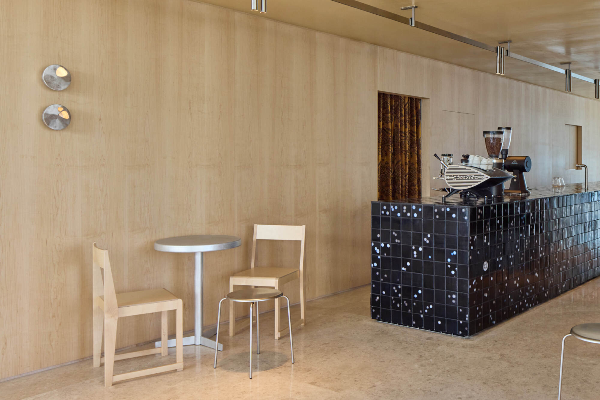 Lea Daniel,咖啡廳設計,沙特阿拉伯,咖啡廳設計案例,咖啡廳設計方案,極簡主義,極簡風格,Koffiqa Coffee Shop