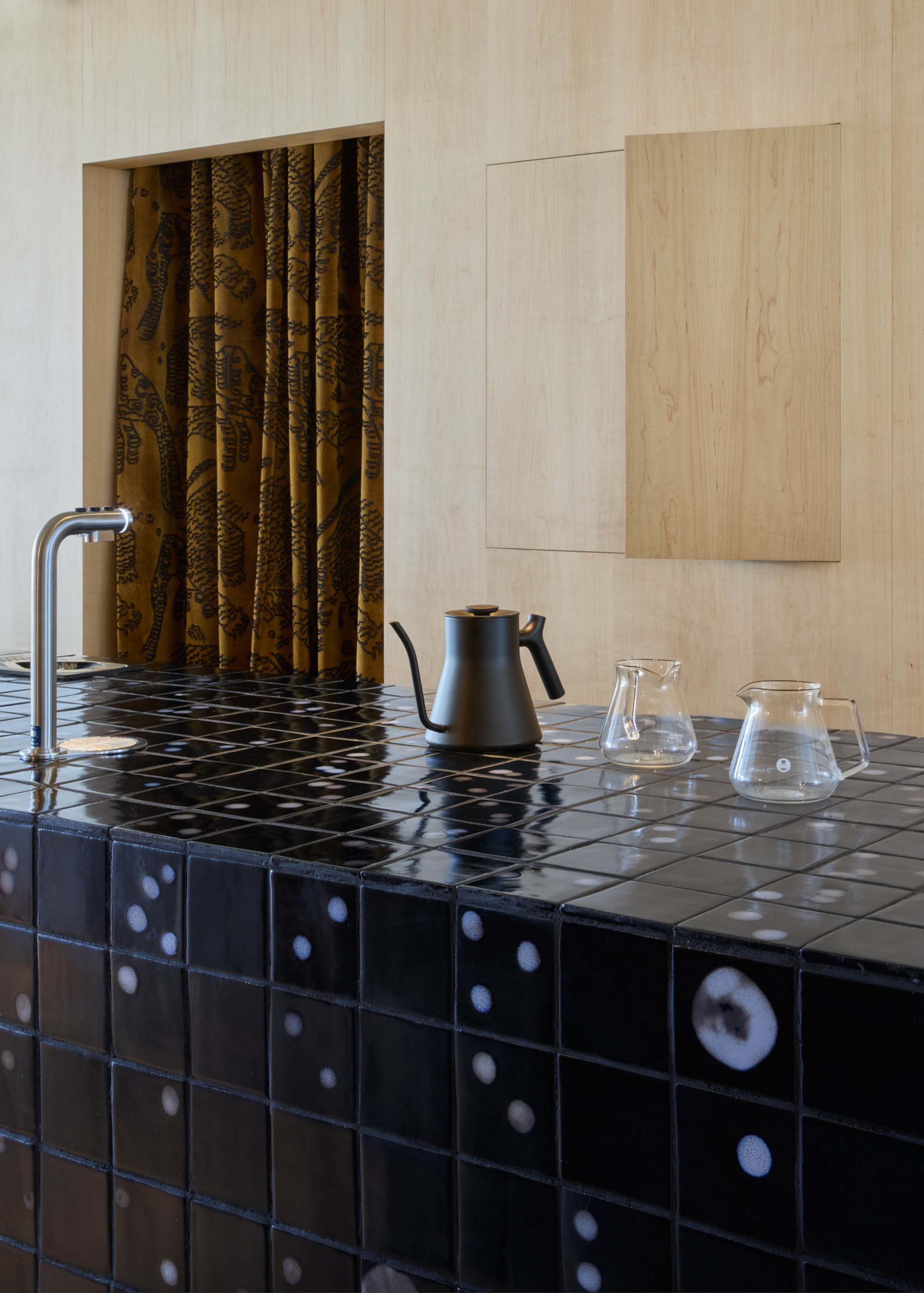 Lea Daniel,咖啡廳設計,沙特阿拉伯,咖啡廳設計案例,咖啡廳設計方案,極簡主義,極簡風格,Koffiqa Coffee Shop