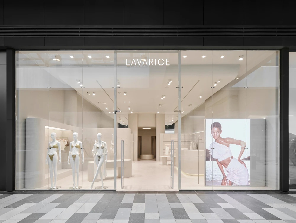 Sinitsa Buro,零售店設計,Lavarice,莫斯科,服裝店設計,極簡風格服裝店設計,極簡主義,內衣店設計