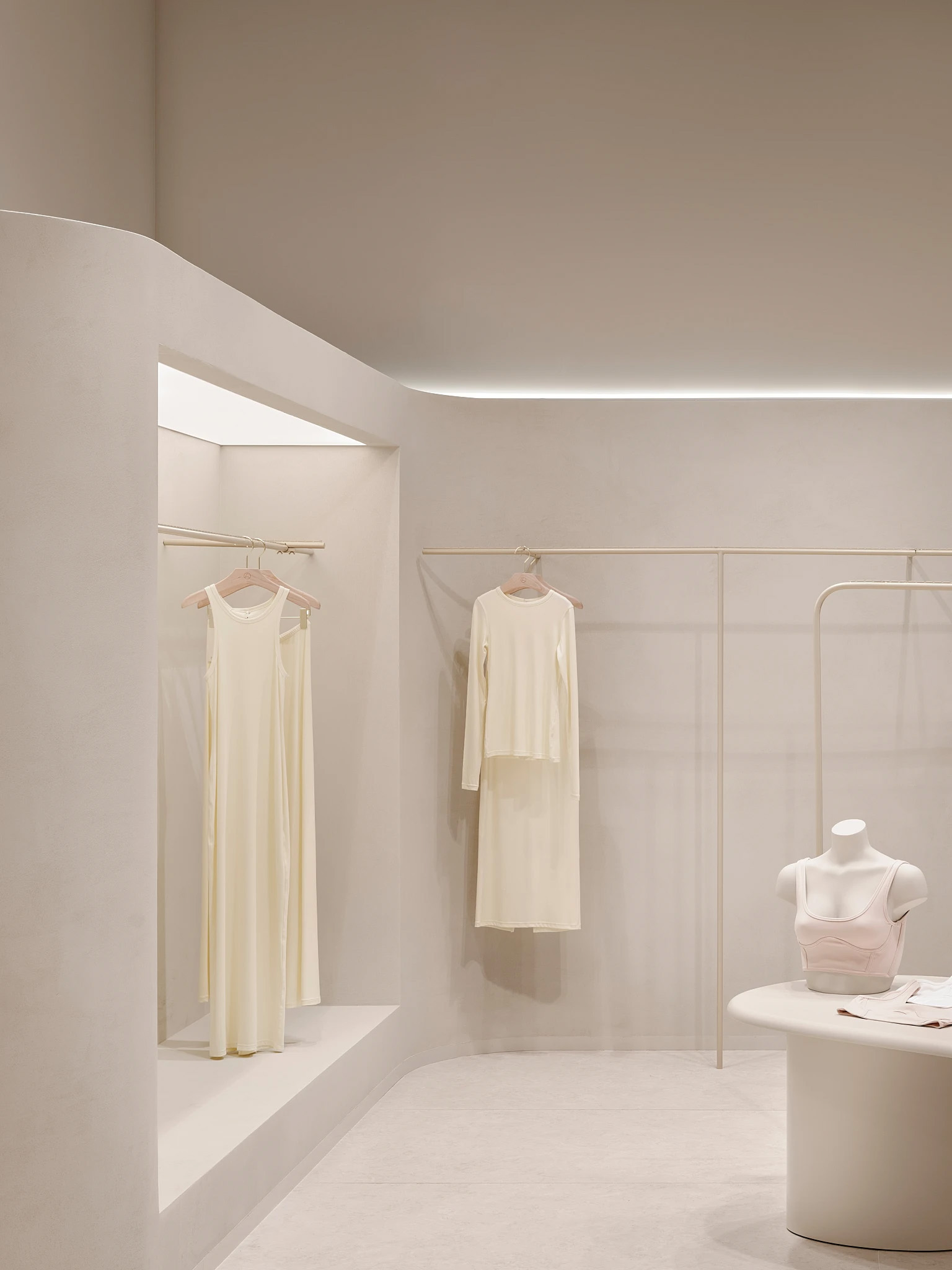 Sinitsa Buro,零售店設計,Lavarice,莫斯科,服裝店設計,極簡風格服裝店設計,極簡主義,內衣店設計