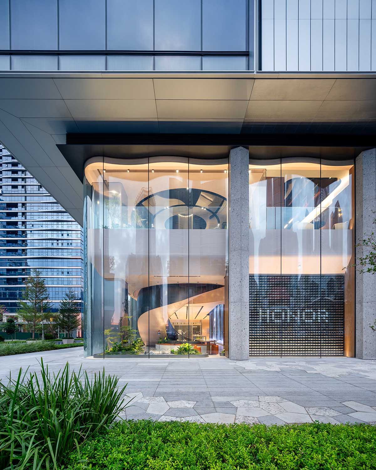 商店設計,零售店設計,零售店設計案例,零售店設計方案,旗艦店設計,榮耀零售店,手機零售店設計,榮耀深圳灣萬象城全球旗艦店,深圳,萬社設計Various Associates