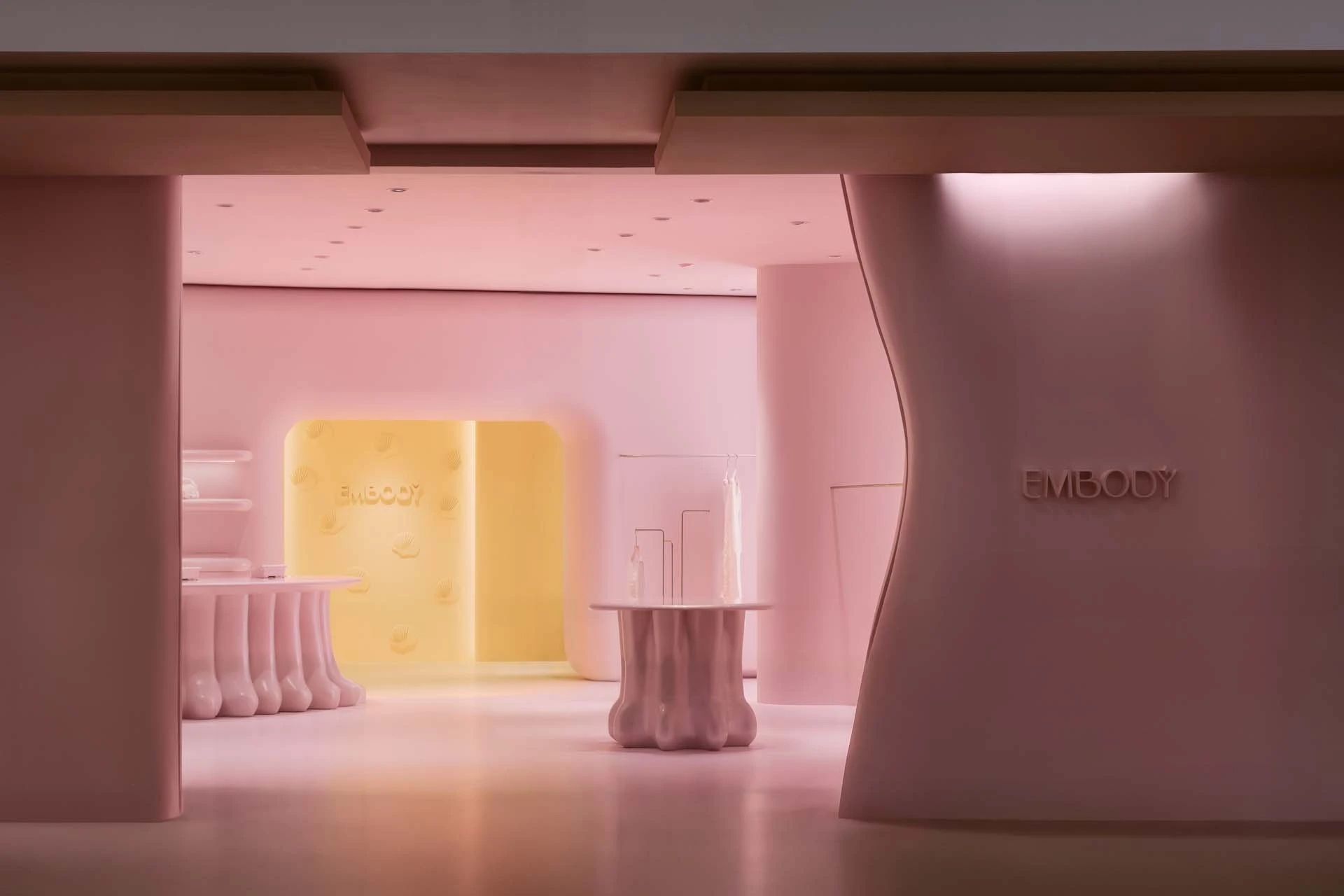 Yanina Bryukhnova,Embody女裝零售店,莫斯科,服裝店設計,極簡風格服裝店設計,極簡主義,女裝店設計