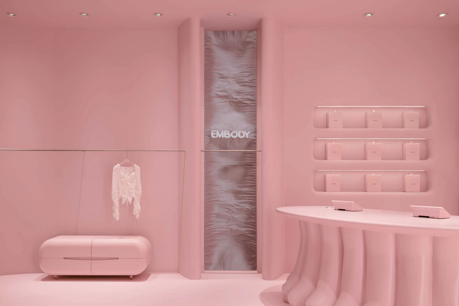 Yanina Bryukhnova,Embody女裝零售店,莫斯科,服裝店設計,極簡風格服裝店設計,極簡主義,女裝店設計