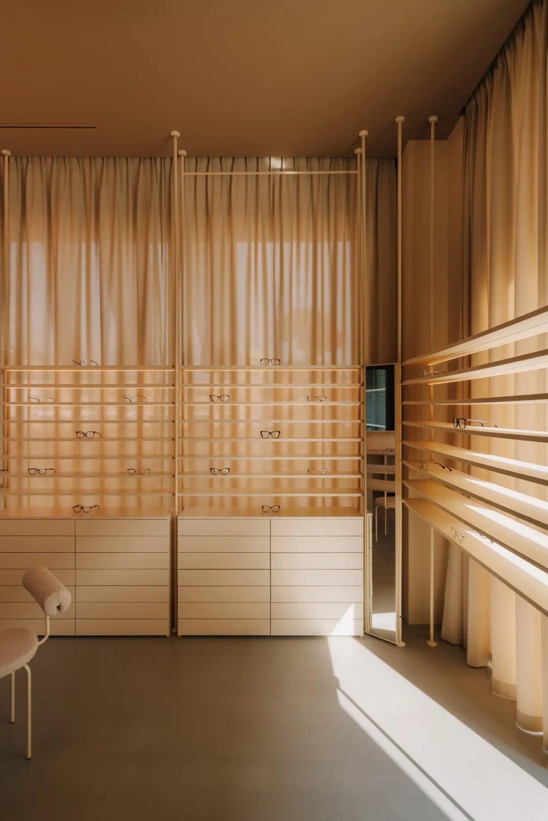 Znamy się,零售店設計,Auga眼鏡店,波蘭,眼鏡店,眼鏡店設計,店鋪設計,光學沙龍