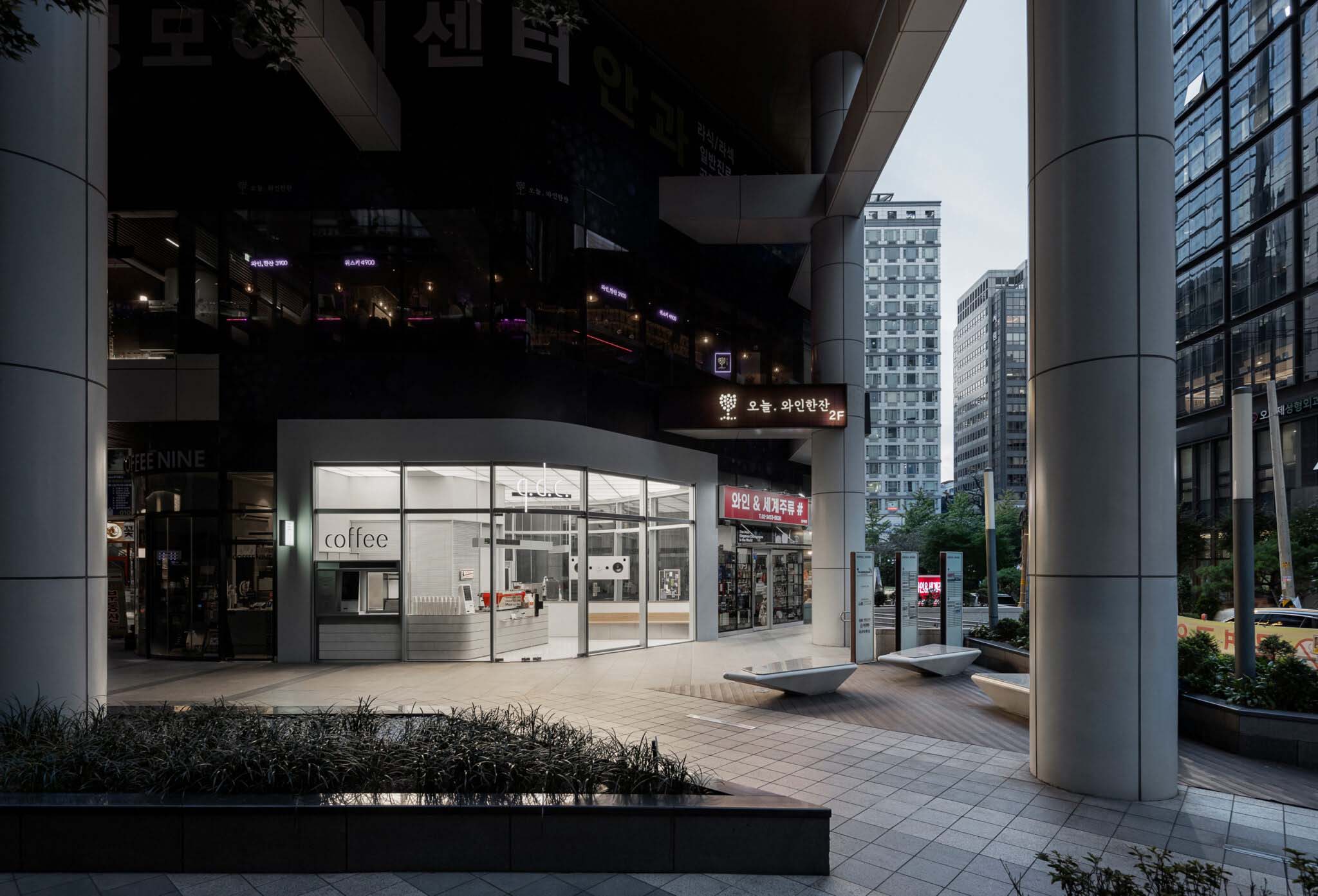 Indiesalon,咖啡廳,韓國,首爾,極簡風格咖啡廳設計,極簡主義,音樂咖啡館,小型咖啡館,Quick Daily Coffee