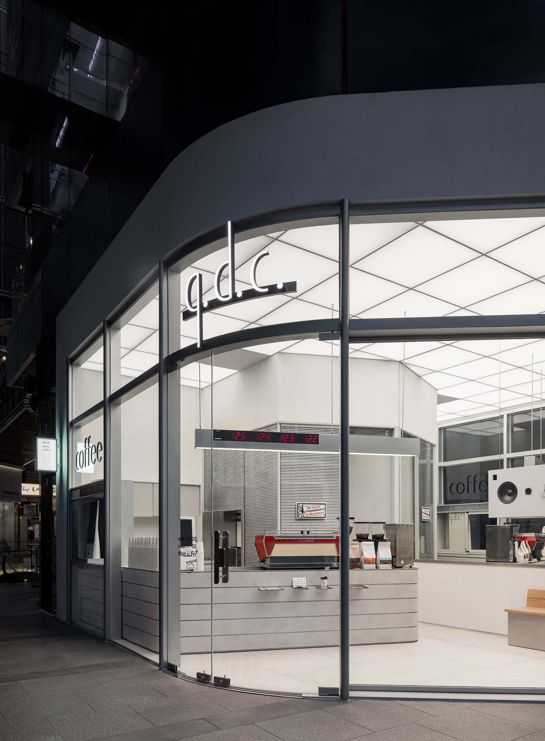 Indiesalon,咖啡廳,韓國,首爾,極簡風格咖啡廳設計,極簡主義,音樂咖啡館,小型咖啡館,Quick Daily Coffee